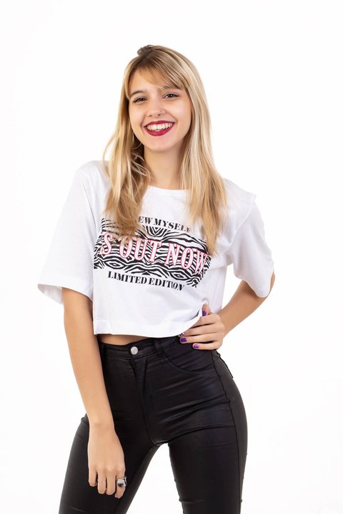REMERA CORTA ESTAMPADA MANGA CORTA BLANCA - IS OUT NOW
