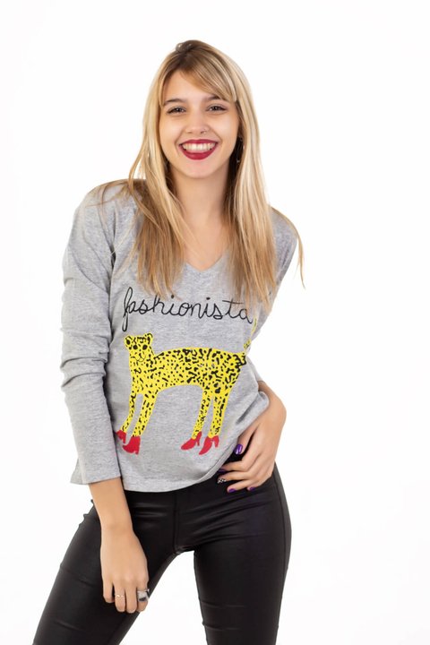 REMERA CORTA ESTAMPADA MANGA LARGA GRIS - FASHIONISTA