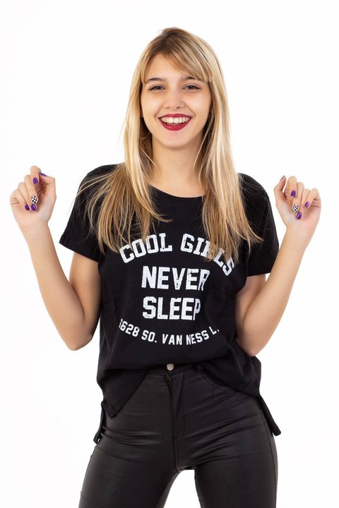 REMERA MANGA CORTA ESTAMPADA NEGRO - COOL GIRL
